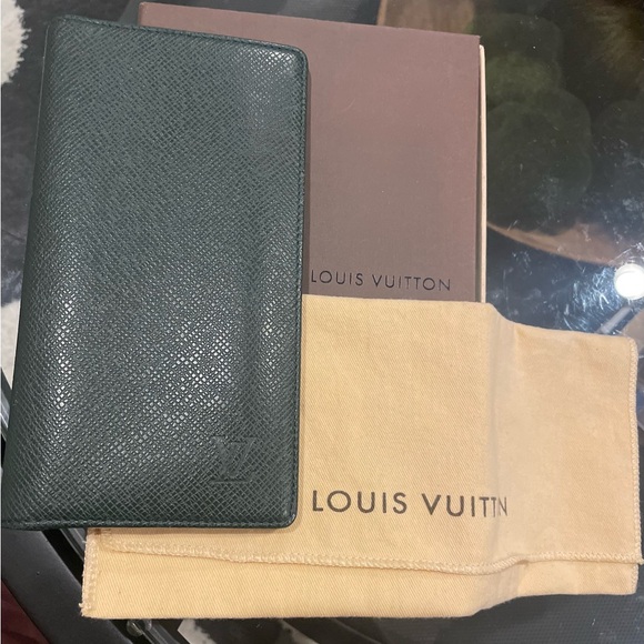 Louis Vuitton Long Wallet/ Taiga Porte Valeurs Organizer Wallet in Taiga leather - Picture 1 of 8